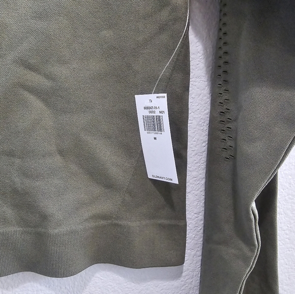 Old Navy seamless crop long sleeved performance top olive size medium NWT - Picture 5 of 5